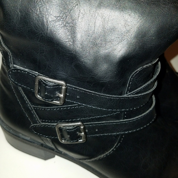 Me Too 2 tone knee high boot, wide calf size 9 - Picture 3 of 6